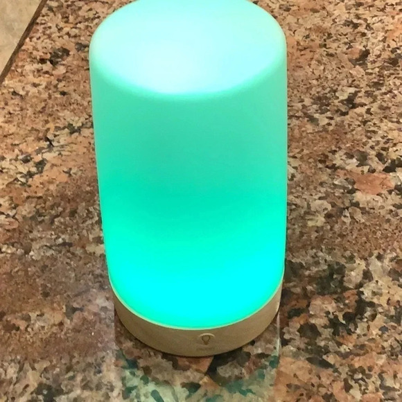 Lumin Smart Light Color Changing Battery Operated Preloved - Picture 2 of 3